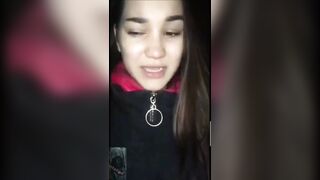 Bé gái vú to bị lột đồ