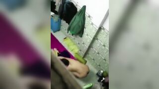 Quay len chị mb phòng bên ở trần trong phòng vú to lồn múp