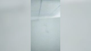 Quay lén 2 đứa bạn cùng lớp địt nhau trong nvs nữ rồi đăng lên confession trường