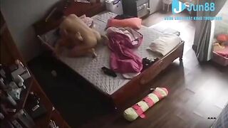 Quay lén 2 vợ chồng đợi con ngủ khoả thân ms dám djt nhau lm nháy