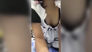 Em hầu gái thủ dâm cho các anh trai cặc to phụt tinh