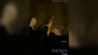 Gái xinh đi công viên một mình và sở thích show hàng nơi công cộng