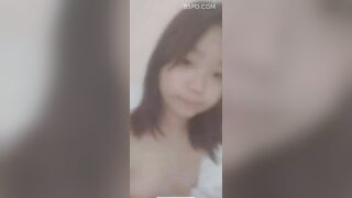 Em học sinh loli lồn không lông nứng lồn thủ dâm khi ở nhà một mình