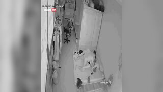 Hack camera vợ chồng shop quần áo
