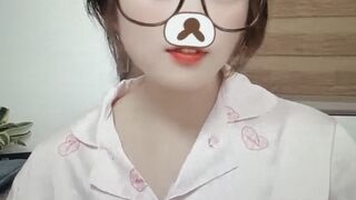 em idol Amelia-babee live show vú hồng trên stripchat