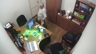 Hack camera ngoại tình văn phòng