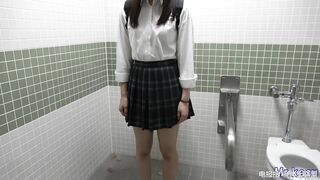 thanh niên dùng tiền để địt em học sinh