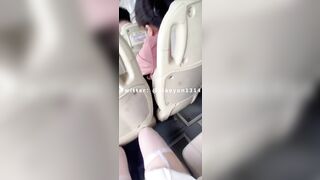 Cô gái khoe lồn trên xe buýt 3
