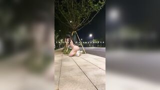 Cô gái khoe lồn trước mặt người lạ 2
