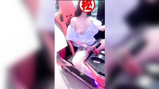 Cô gái khoe lồn trước mặt người lạ 23