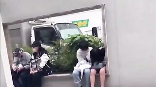 Móc lồn người yêu giữ chốn đông người