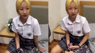 Clip Hot Hai Thằng Rủ Em Gái C3 Vào Khách Sạn Thì Bị Bắt Quả Tang