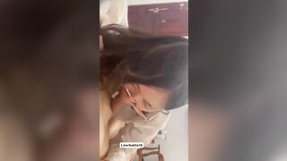 Em thư ký giám đốc kính cận bú cặc sếp tai văn phòng