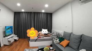 Địt em từ phòng khách tới phòng ngủ