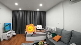 Địt em từ phòng khách tới phòng ngủ