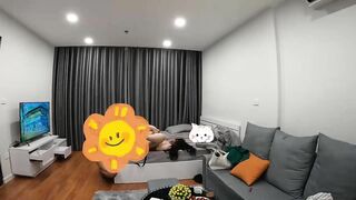 Địt em từ phòng khách tới phòng ngủ