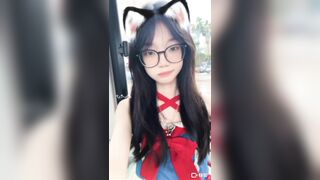 Mấy em kính cận toàn dâm hay sao ý nhỉ