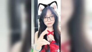 Mấy em kính cận toàn dâm hay sao ý nhỉ