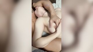 Hồng Nhung trắng trẻo xinh xắn bạo dâm cùng trai lạ