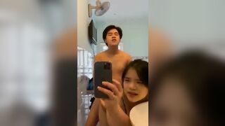 Anh nắc bé nhẹ thui, mẹ bé nghe bây giờ nè
