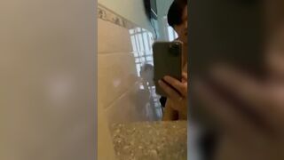 Anh nắc bé nhẹ thui, mẹ bé nghe bây giờ nè