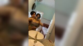Anh nắc bé nhẹ thui, mẹ bé nghe bây giờ nè