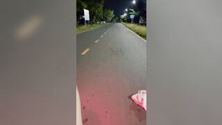 Bắt em bồ mới quen không được mặt đồ ra đứng giữa đường tìm trai lạ gạ some