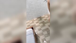 Súc vật định lừa tháo bao để xuất trong bị em ktv phát hiện đéo cho địt nữa nhục vl