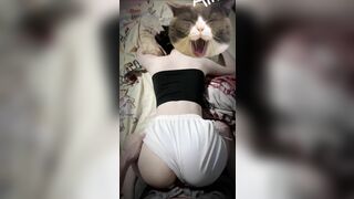 Doggy em ghệ mông to còn mặc đồ