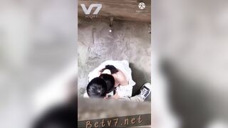 Cặp đôi trẻ bú cu trong hẻm