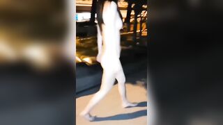 Những cô gái khoe lồn nơi công cộng 19