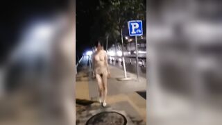 Những cô gái khoe lồn nơi công cộng 6