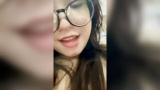 Thảo Vy của các anh lại nứng lôn ui hihi😝