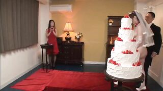 Những cô gái không mặc quần áo nơi công cộng 17
