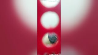 Đặt camera quay lén bà dì xem bị phát hiện