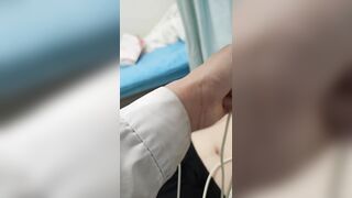 Nghề bác sĩ ngắm vú bướm cả ngày k chán