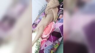 Em hàng xóm nhờ xoa kém dưỡng da mỗi khi chông vắng nhà vú to lồn ngon vkl