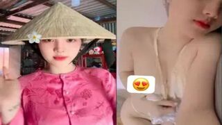 em gái xinh vú đẹp lung linh