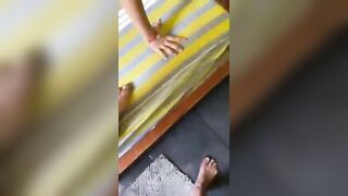 Ở nhà mặc Váy ko mặc quần lót Hở cả lồn Bảo sao ko bị djt cho được