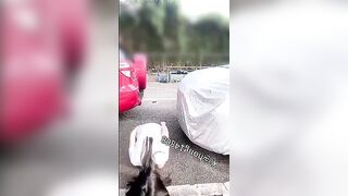 Những cô gái khoe hàng nơi công cộng