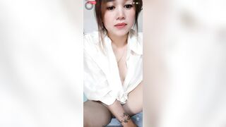 Em gái ban ngày đi làm cty tối về live app kiếm cơm P2