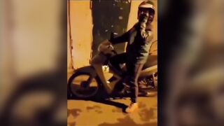 Độc lạ, Gạ luôn chị MB giao hàng djt nhau ở công viên giữa đêm