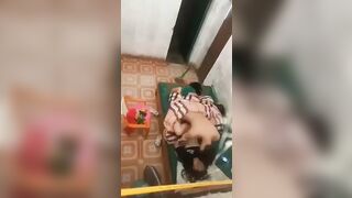 Quay lén cặp đôi phòng bên
