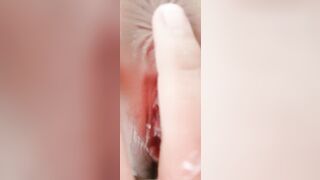 Gạ mãi mới móc cho xem