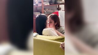Quay lén 2 em gái mang hạnh phúc đến cho nhau