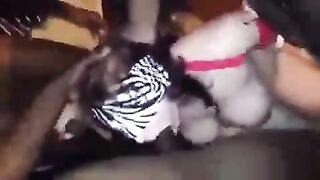 con đĩ da trắng bị mấy anh da đen đúc cu vào miệng