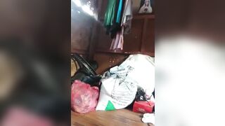 Đang thủ dâm thì bị em trai phát hiện hết cả nứng
