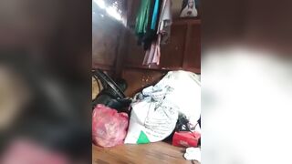 Đang thủ dâm thì bị em trai phát hiện hết cả nứng