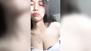 Em gái mới lớn ở nhà một mình nứng lồn quá thủ dâm cho bớt ngứa lồn 63