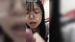 Súc vật, Bắt E học sinh kính Cận Bú Cu trong nhà tắm truớc khi đi học